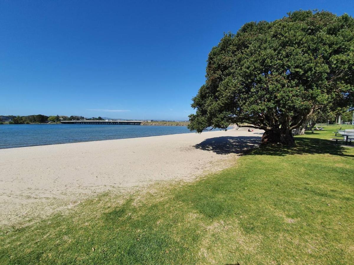 Tauranga - Big, Beautiful Villa On The Water! ภายนอก รูปภาพ