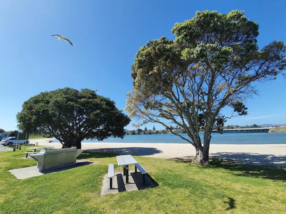 Tauranga - Big, Beautiful Villa On The Water! ภายนอก รูปภาพ